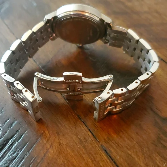 Beautiful ladies Tissot stainless steel watch in great condition! - Picture 3 of 6